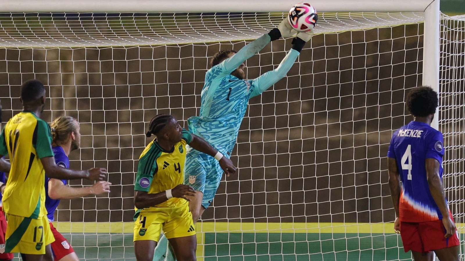 他的贡献超 他的贡献超